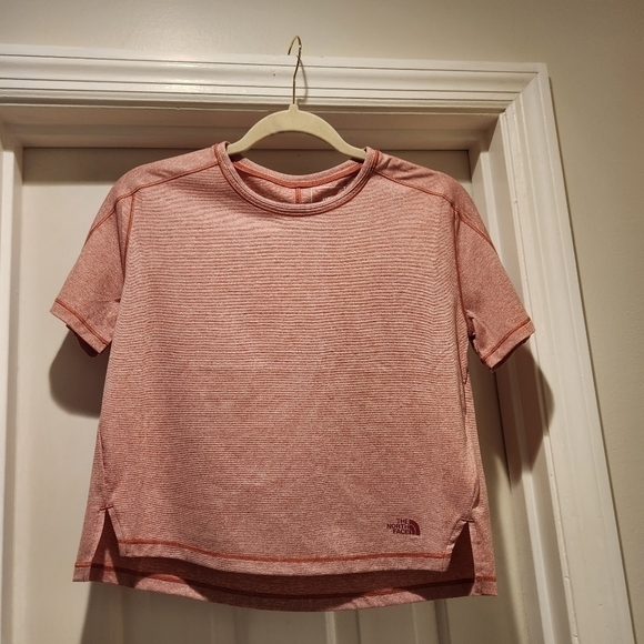 The North Face Women’s EA Dawndream Relaxed Short-Sleeve Size XS NWT - Picture 2 of 9